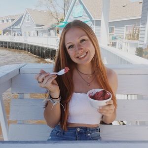 Meet your Posher, Abby